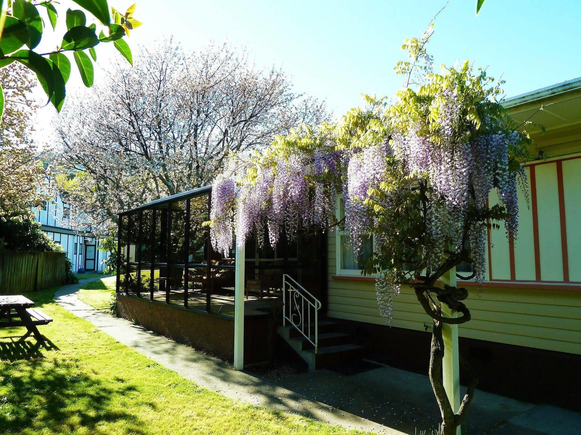 Tudor Lodge Motel Нелсън Екстериор снимка