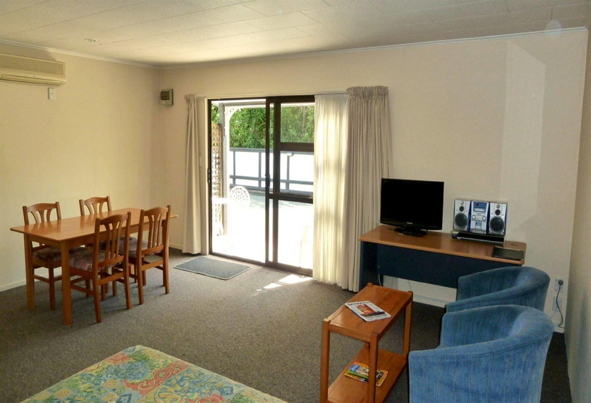Tudor Lodge Motel Нелсън Екстериор снимка